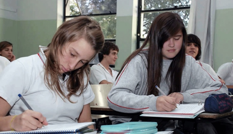 Casi ningún estudiante en Argentina tuvo un rendimiento alto en matemáticas
