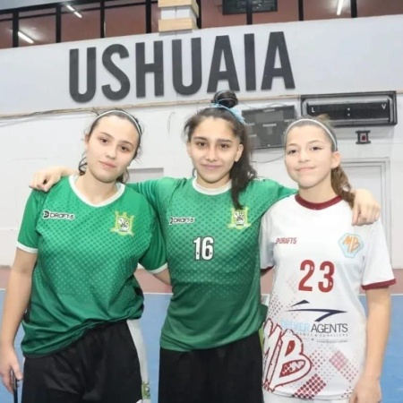 Seis jugadoras de la Escuela Municipal de Ushuaia fueron seleccionadas por Argentinos Juniors